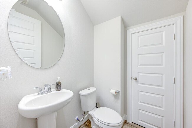 Building Photo - 9834 Rugged Oaks Dr