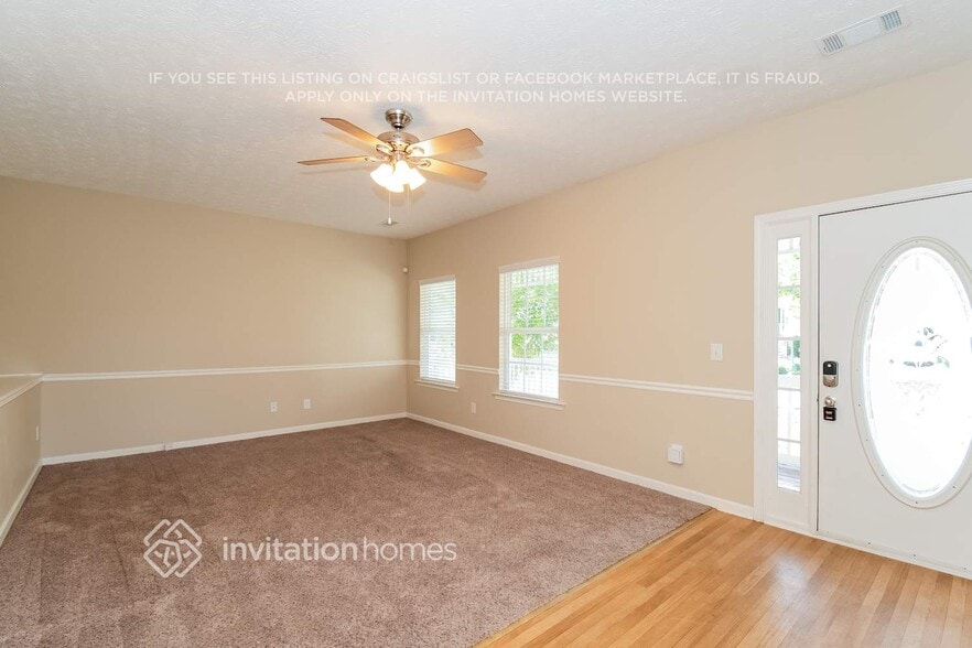 Building Photo - 23 Roxbury Ln