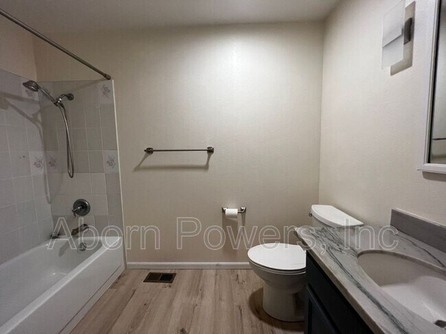 Building Photo - 5111 Loch Leven Dr