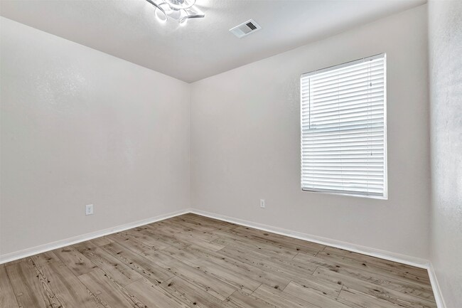 Building Photo - 1218 Newsome Glenn Dr