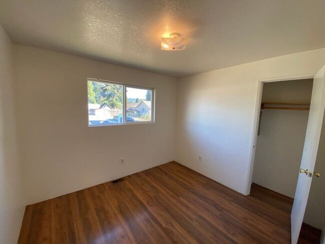 Building Photo - 1011 Cedar St