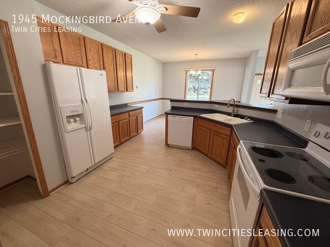Building Photo - 1945 Mockingbird Ave