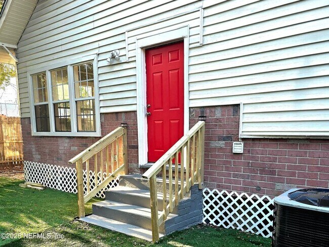 Building Photo - 2517 Orion St