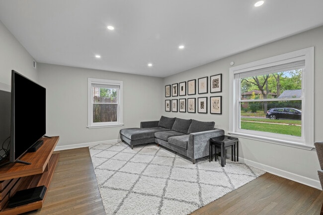 Building Photo - 930 Harvard Ct