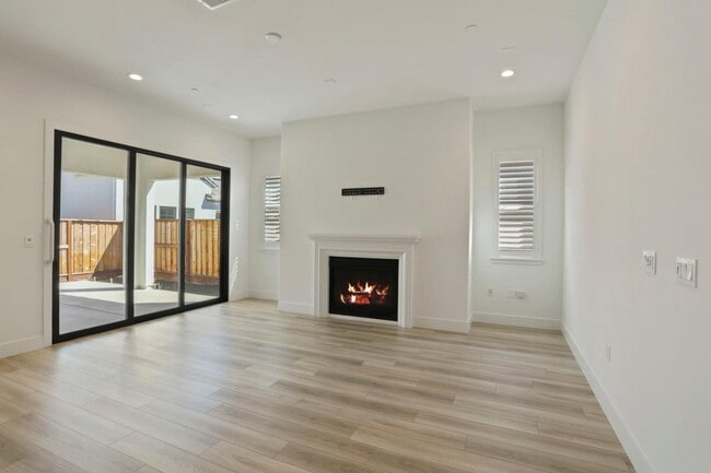 Building Photo - 1839 Snowflower Pl