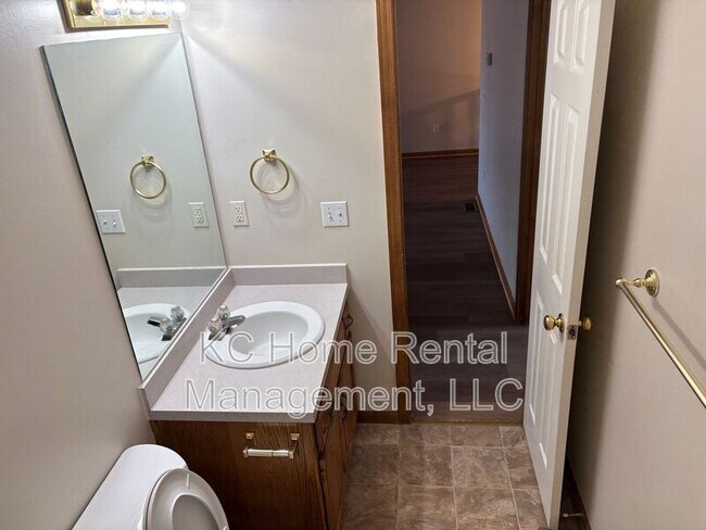 Building Photo - 501 Regina Ct