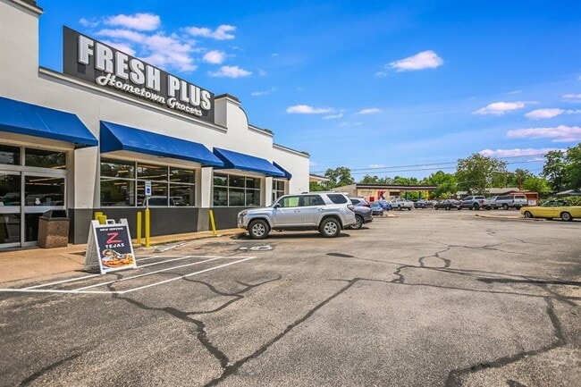 Building Photo - 1009 Alegria Rd