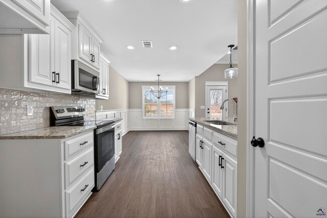 Building Photo - 213 Saraland Trl