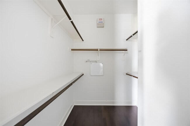 Building Photo - 708 Schwartz St