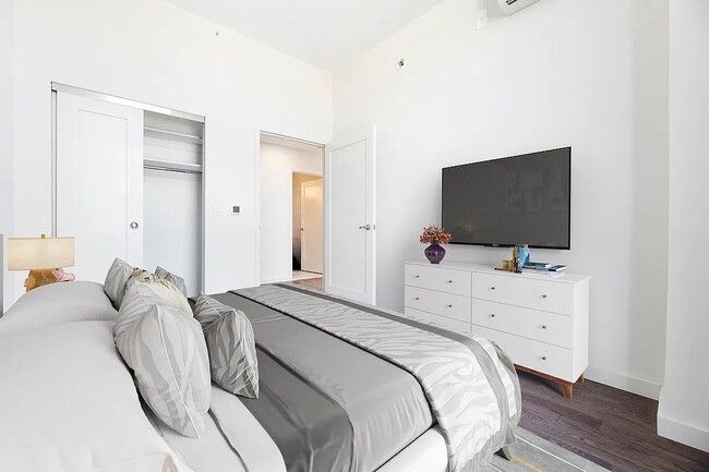 Building Photo - 91-09 Roosevelt Avenue