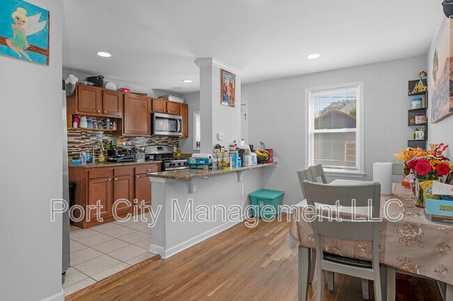 Building Photo - 944 Dalton Ave