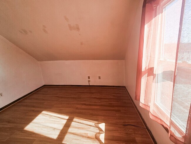 Building Photo - 803 Boylston St