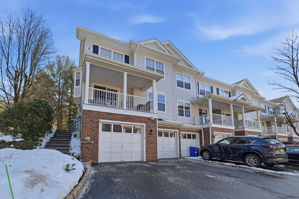 Building Photo - 402 Dalton Ct