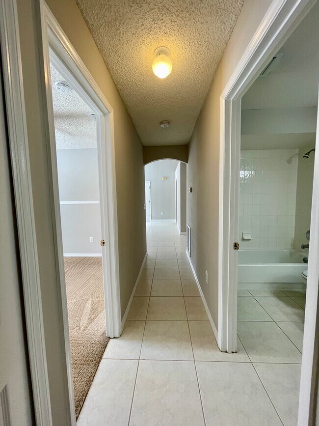 Building Photo - CUTE HOME IN SOUTHEAST ORLANDO