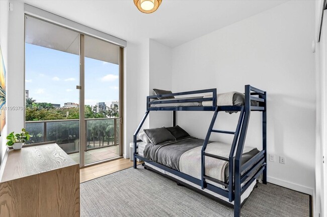 Building Photo - 2678 Tigertail Ave