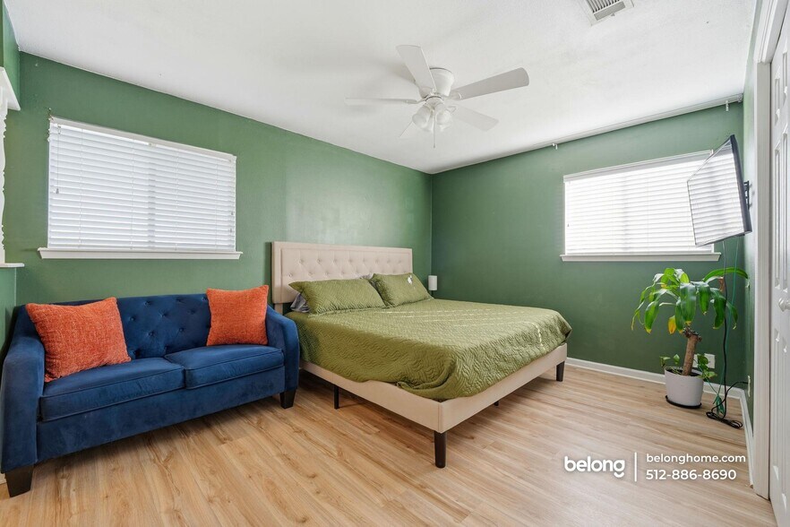 Building Photo - 802 Buckingham Pl