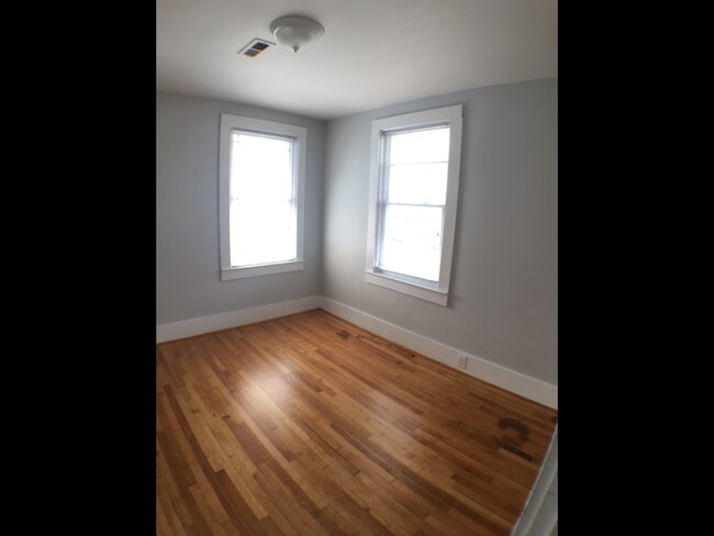 Building Photo - 511 W Walnut St