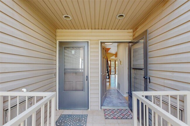 Building Photo - 426 Yacht Club Dr