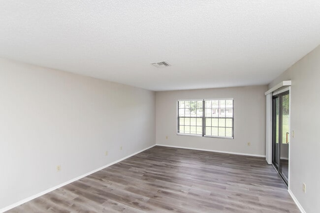 Building Photo - 409 Santa Martia St SW