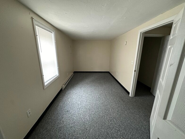 Small bedroom - 216 Rumford St