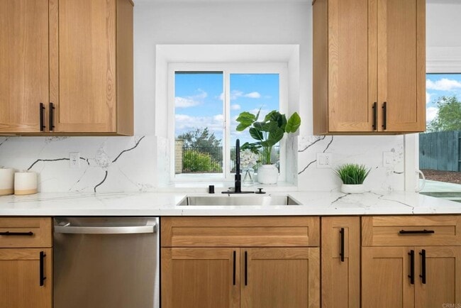 Building Photo - Furnished Oceanside Home - 3 Bedroom 2-1/2 Bathroom - Renovated