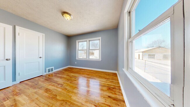 Building Photo - 4 Bedroom Cape Cod with Large Garage!