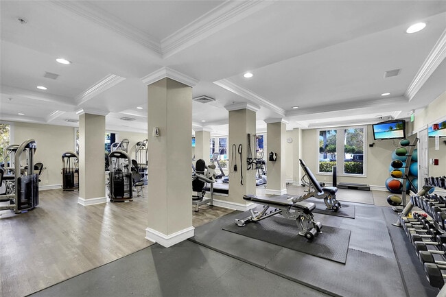 Building Photo - 533 NE 3rd Ave