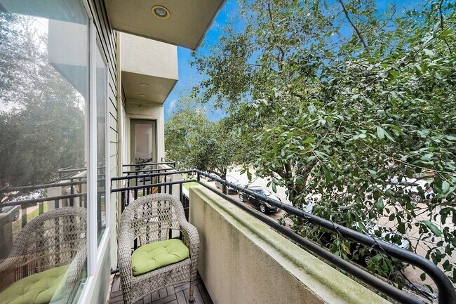 Building Photo - 1403 Delano St