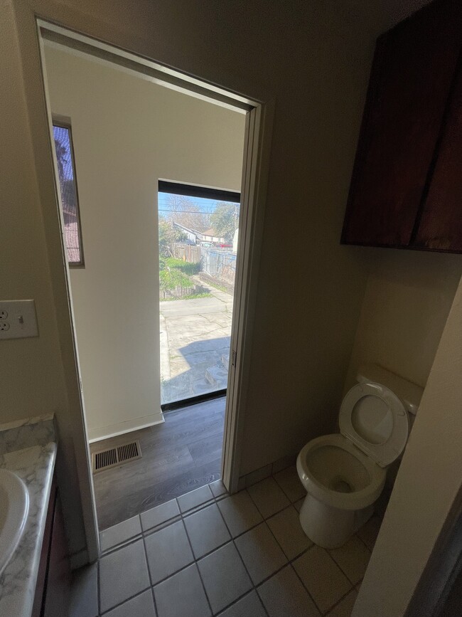 Building Photo - 1316 H St