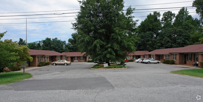 Primary Photo - Tyson Court Apartments