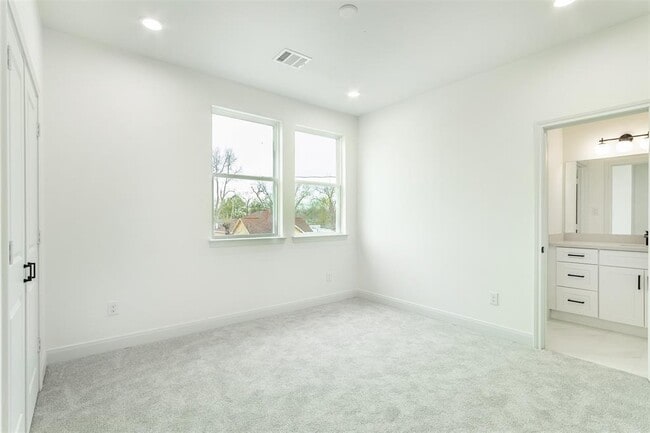 Building Photo - 4006 Bennington St