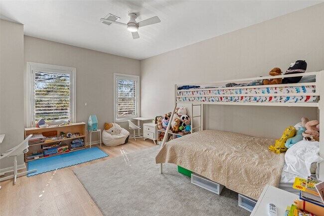 Building Photo - 6732 Vanderbilt St