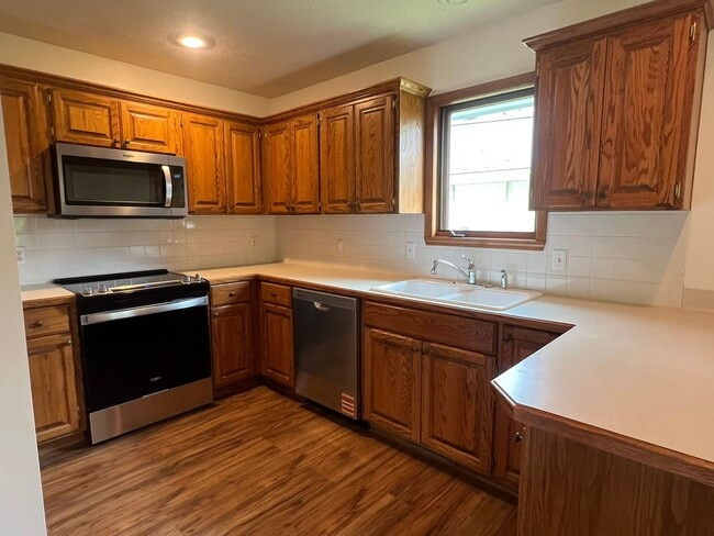 Building Photo - 3 Bed / 2 Bath in heart of Springfield