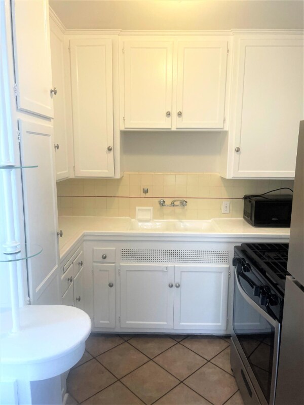 Building Photo - 225 S Gale Dr