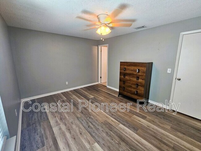 Building Photo - 504 S Westland Ave