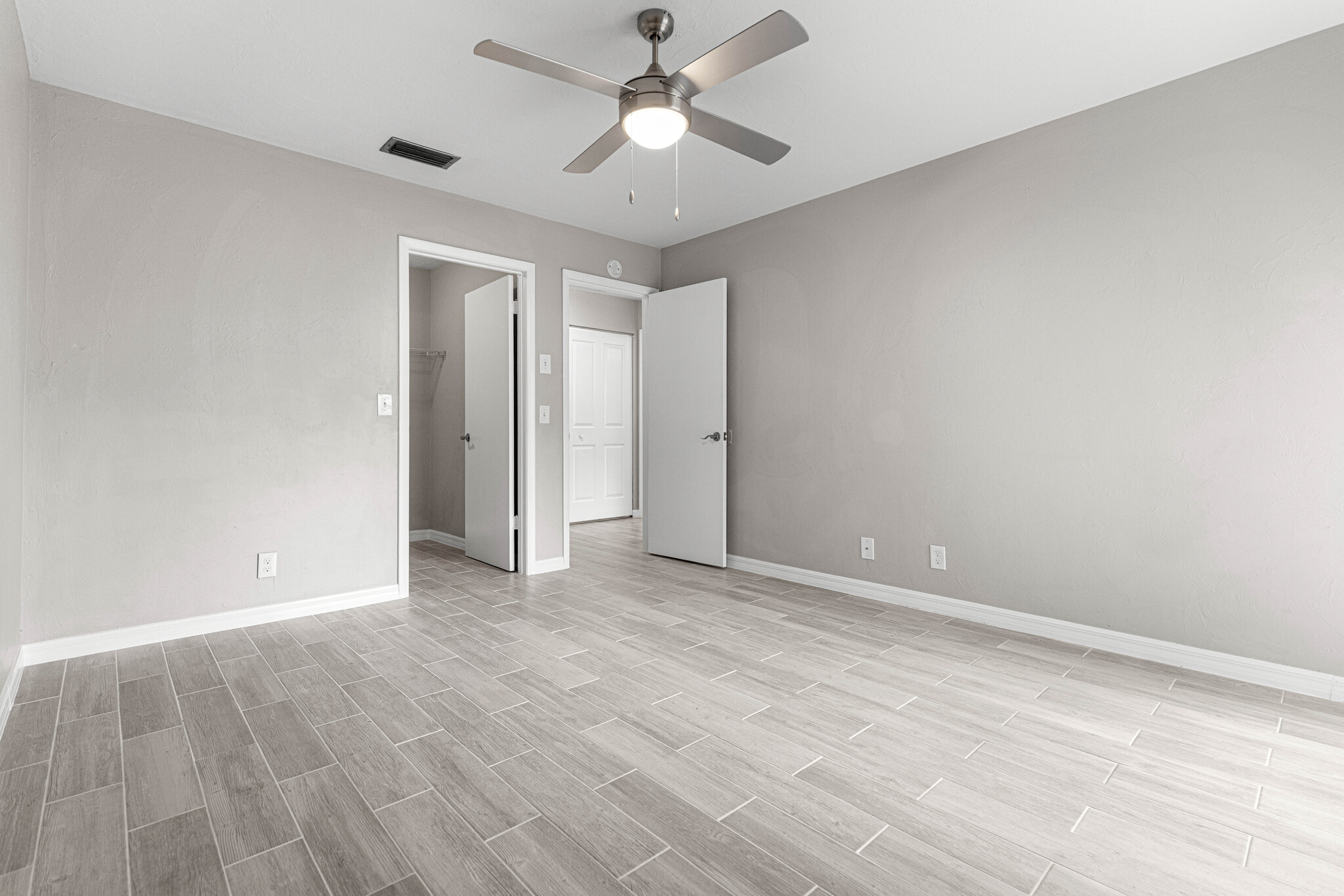 Building Photo - 4151 SE 22nd Ave