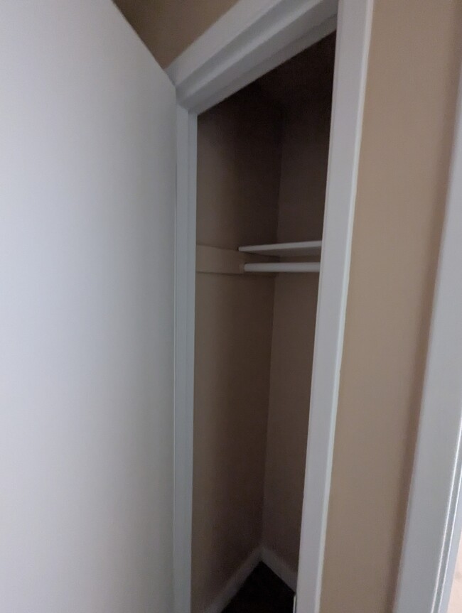 Closet - 6115 W Beech St