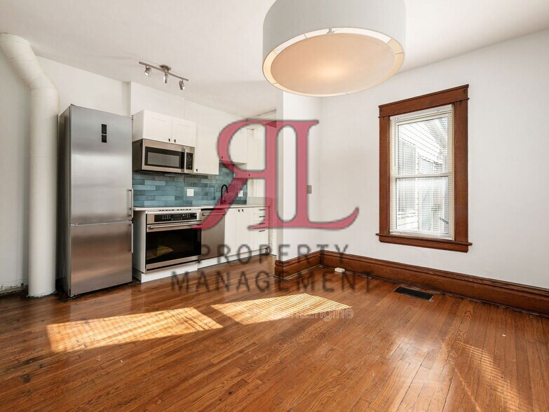 Building Photo - 1014 Bruck St