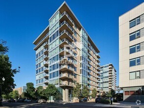 Building Photo - The Strand- Beautiful One-Bedroom With Riv...