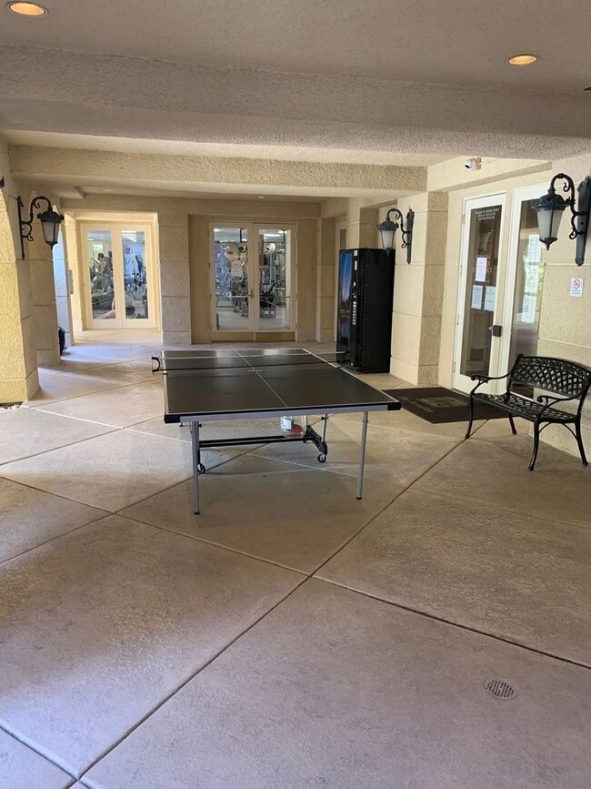 Building Photo - Fully Furnished - Gaurd Gated - Close to S...