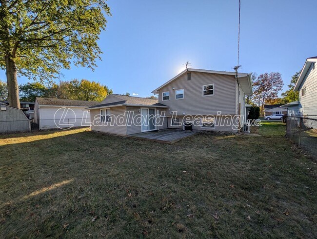 Building Photo - Beautiful 4-Bedroom Split-Level Home with ...