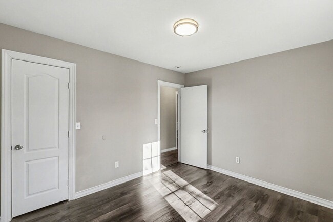 Building Photo - Charming 3 bedroom 1 bath in South Kansas City!!