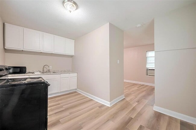 Building Photo - 5118 Plum Dr