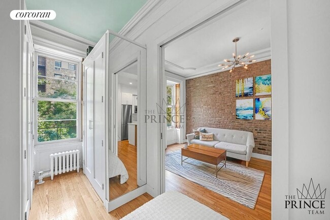 Building Photo - 224 E 18th St