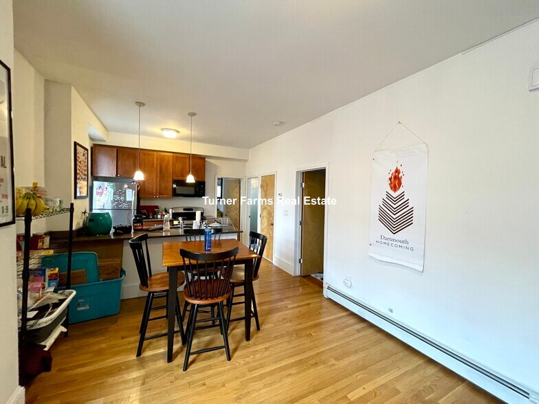 Building Photo - 38 Newton St