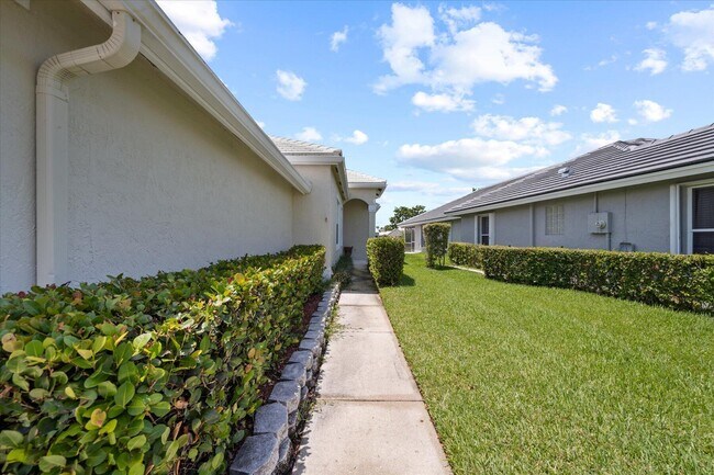 Building Photo - 2573 Country Golf Dr