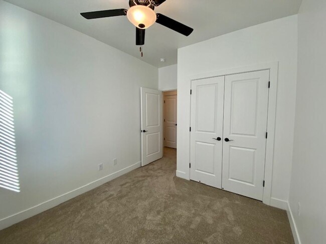 Building Photo - 2473 350 N