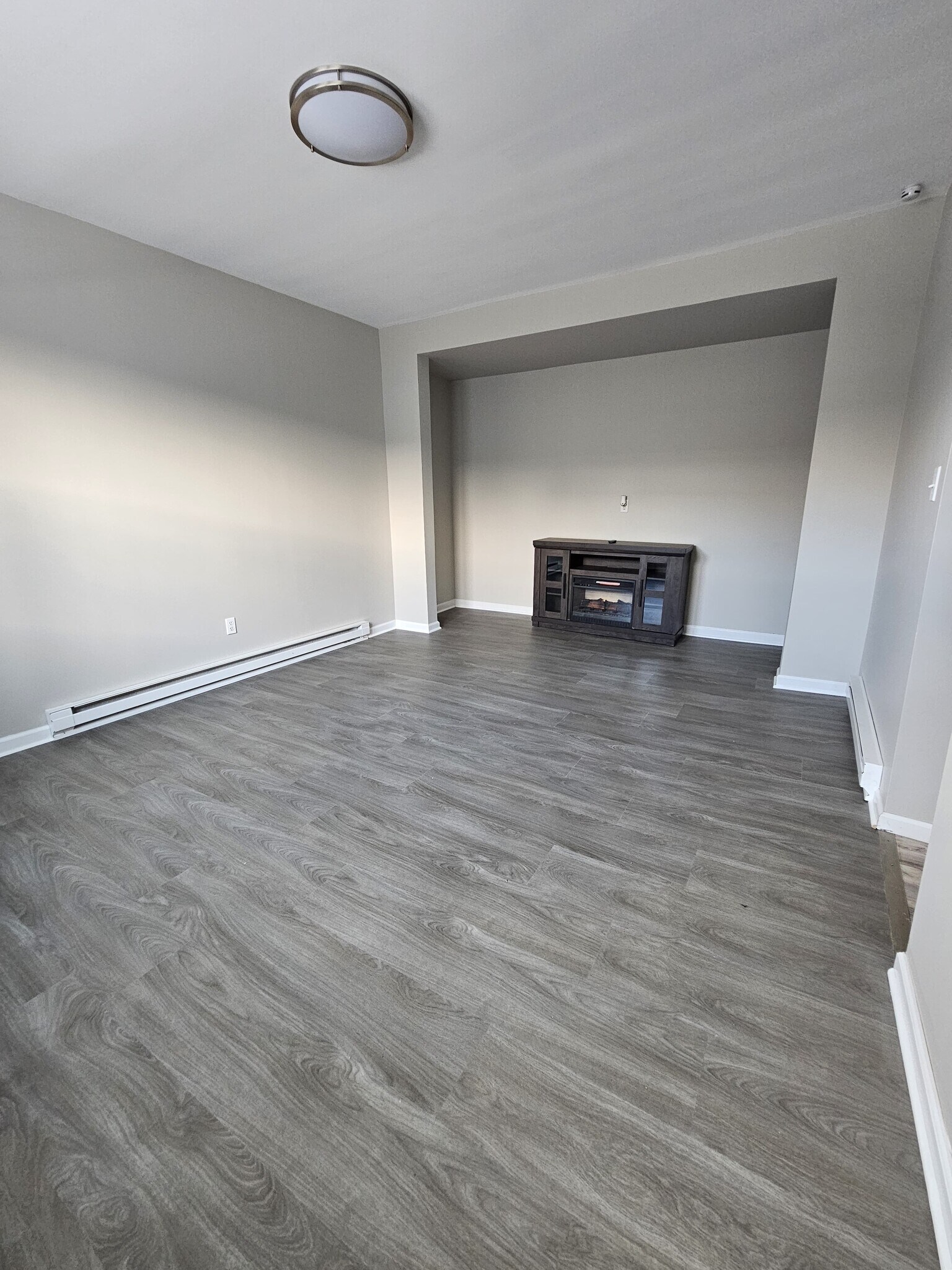 Building Photo - 1338 Main St