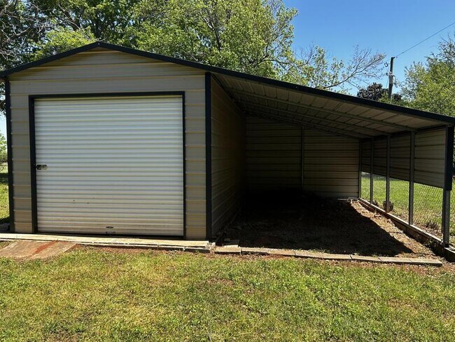 Building Photo - 418 Bishops Branch Rd