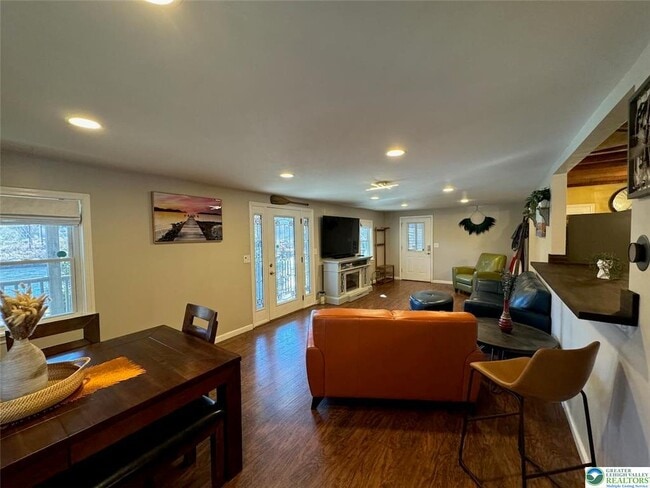 Building Photo - 312 Lehigh Dr